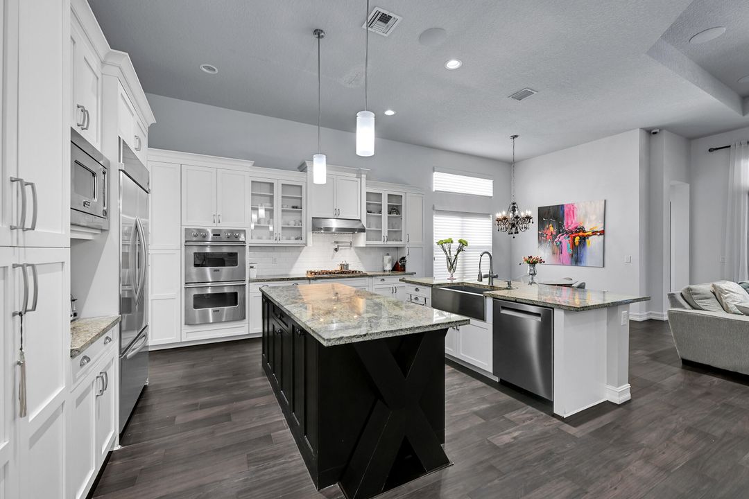 出租: $14,500 (5 贝兹, 4 浴室, 4248 平方英尺)