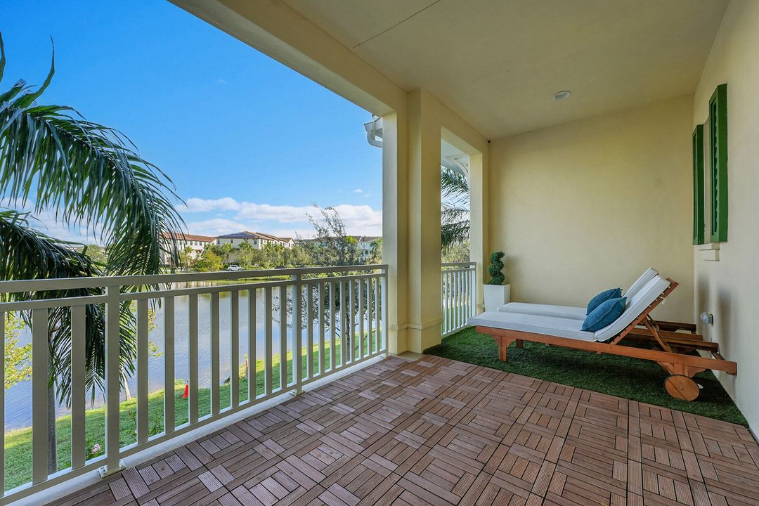 En Venta: $890,000 (3 camas, 3 baños, 2252 Pies cuadrados)