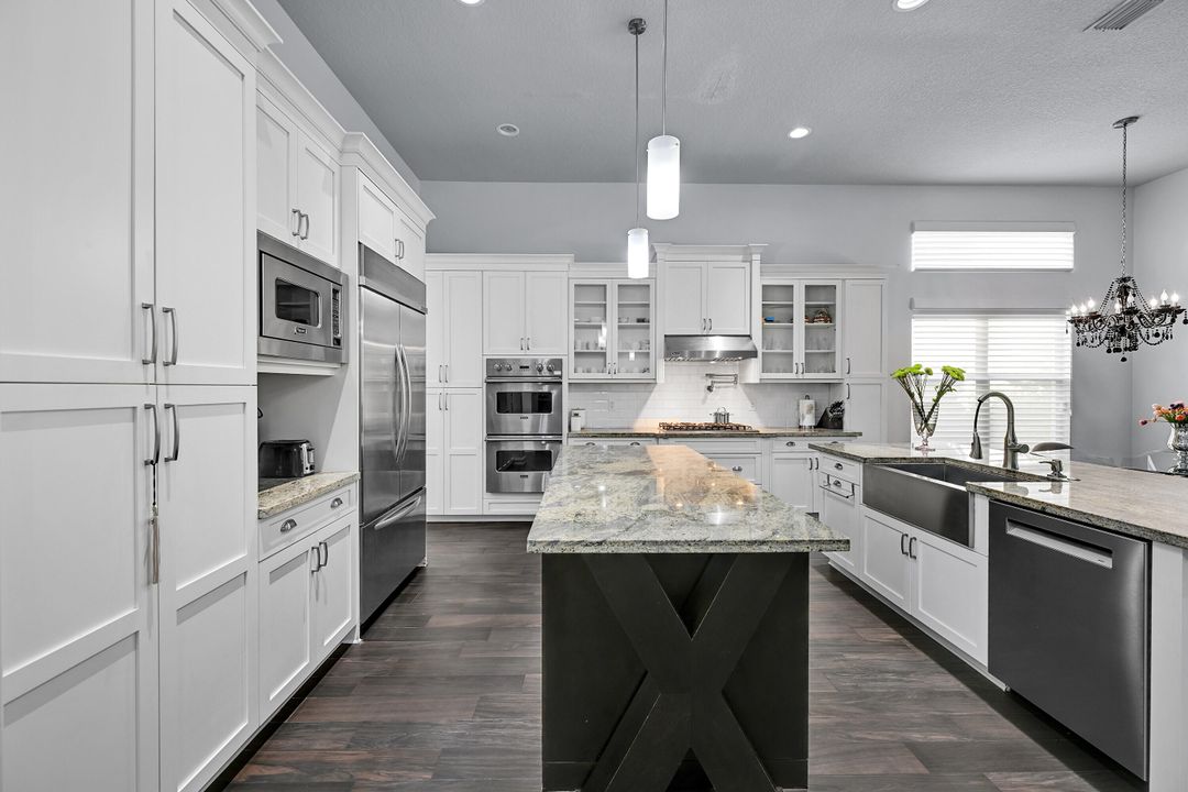 出租: $14,500 (5 贝兹, 4 浴室, 4248 平方英尺)