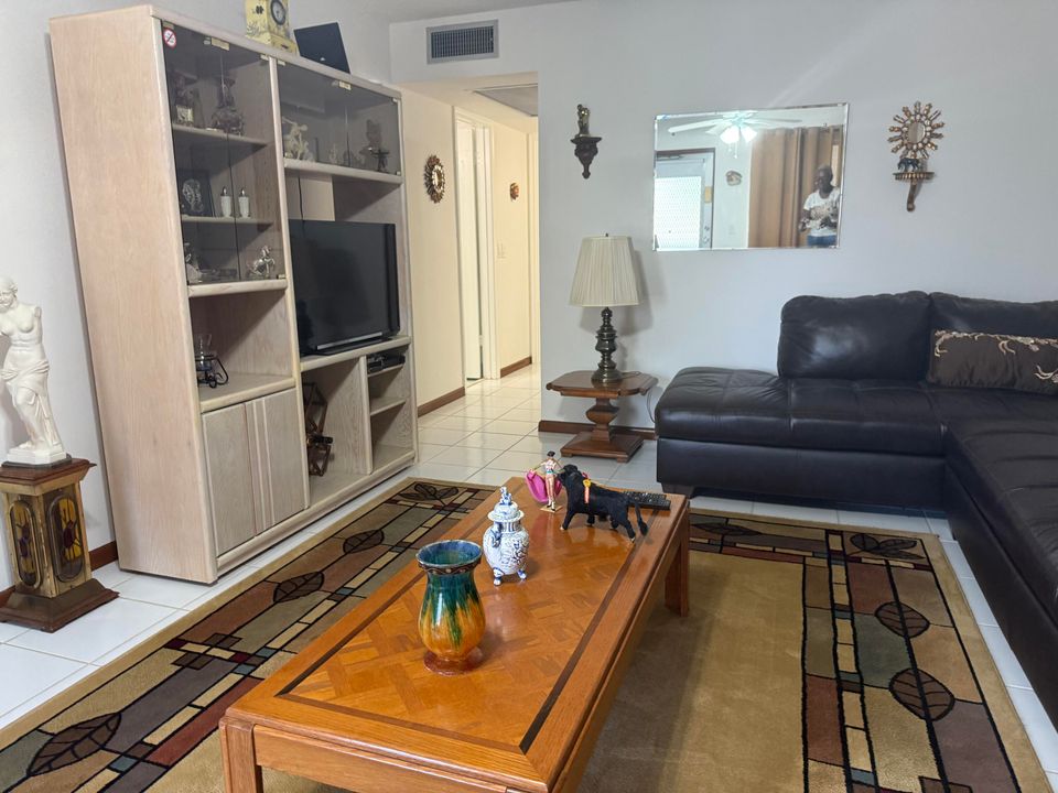 For Sale: $164,999 (2 beds, 1 baths, 795 Square Feet)