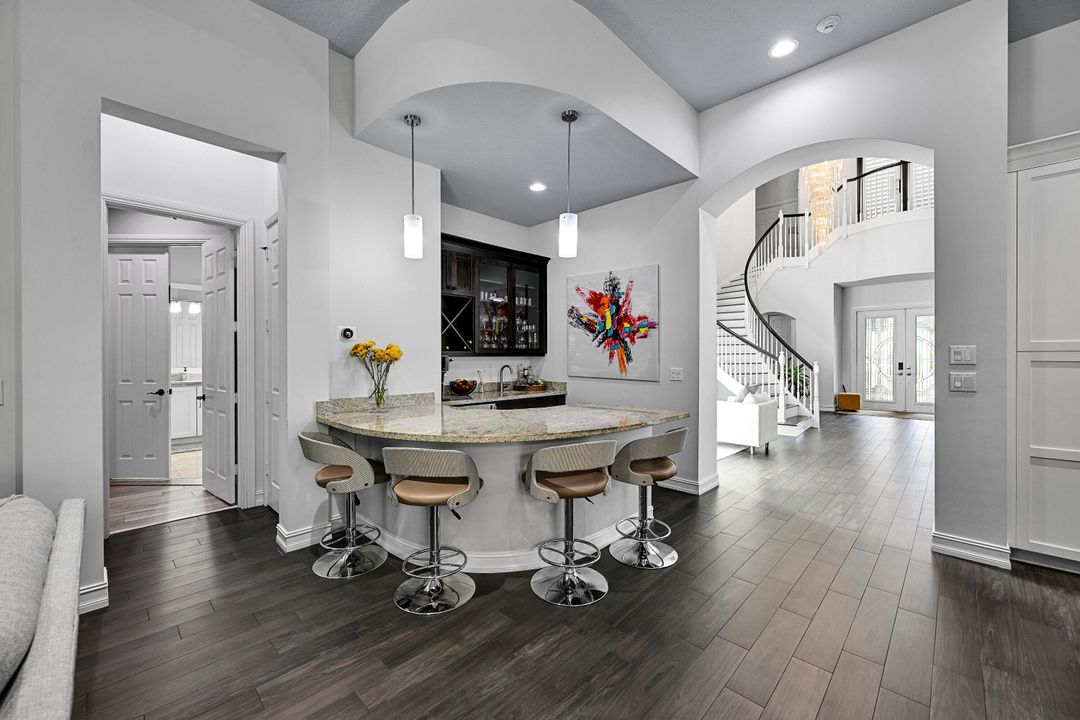 出租: $14,500 (5 贝兹, 4 浴室, 4248 平方英尺)