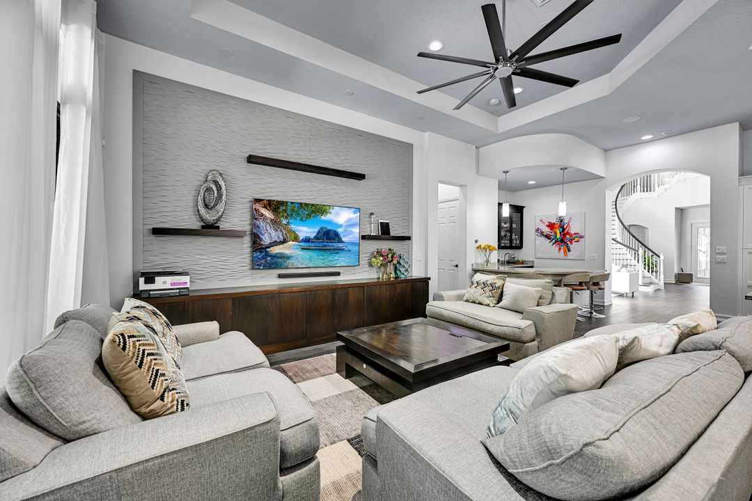 出租: $14,500 (5 贝兹, 4 浴室, 4248 平方英尺)