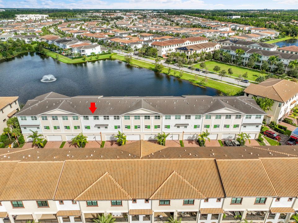 En Venta: $890,000 (3 camas, 3 baños, 2252 Pies cuadrados)