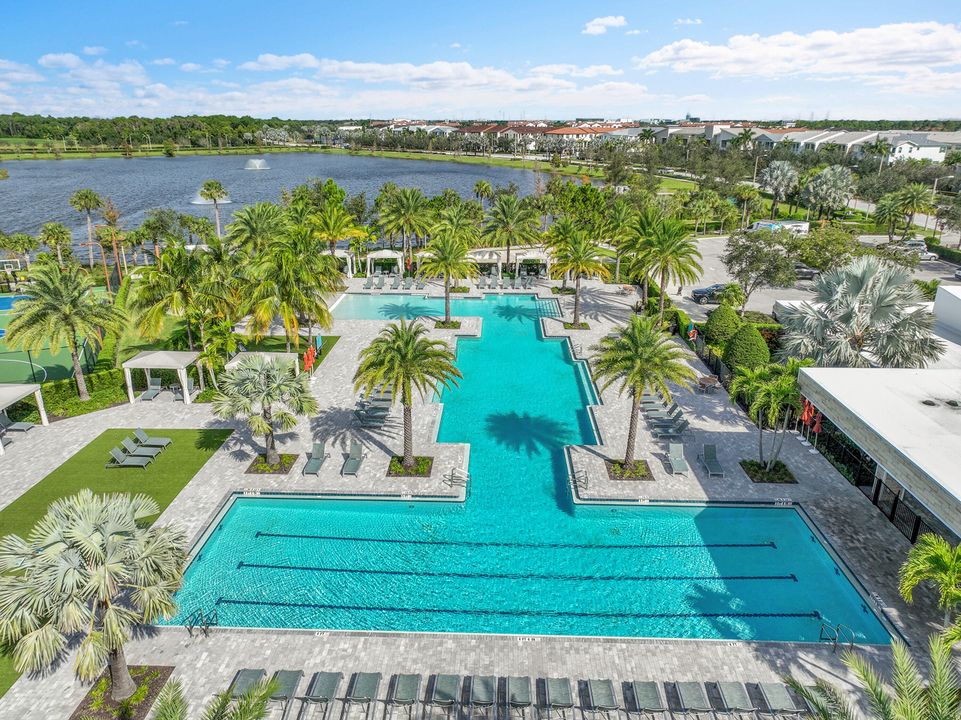 En Venta: $890,000 (3 camas, 3 baños, 2252 Pies cuadrados)