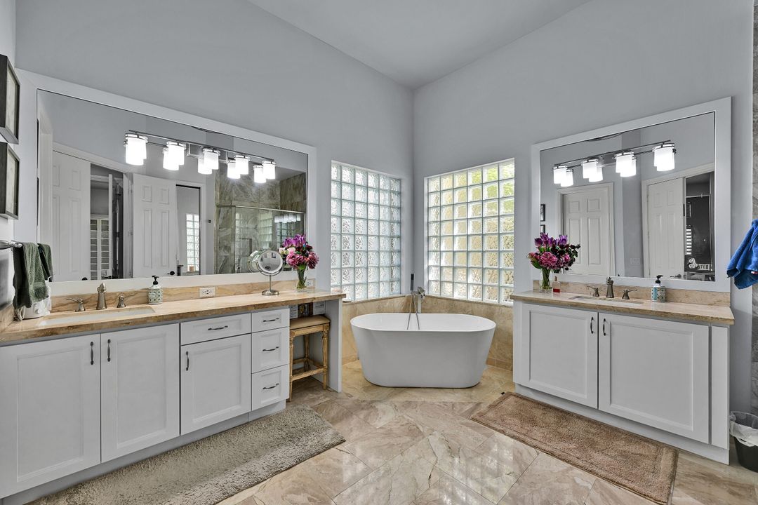 出租: $14,500 (5 贝兹, 4 浴室, 4248 平方英尺)