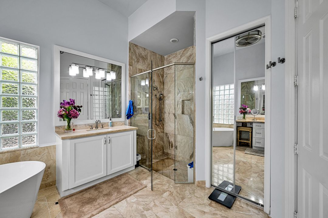 出租: $14,500 (5 贝兹, 4 浴室, 4248 平方英尺)