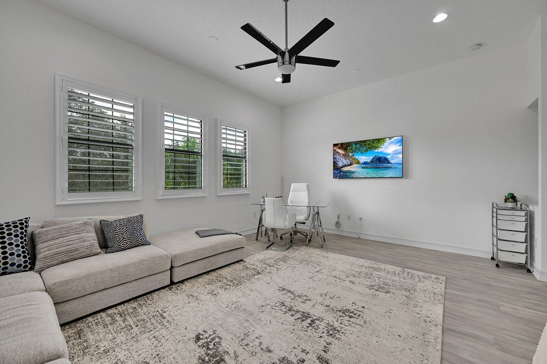 出租: $14,500 (5 贝兹, 4 浴室, 4248 平方英尺)