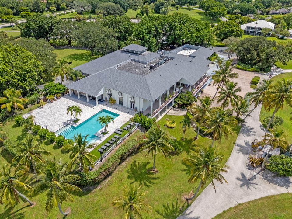 For Sale: $5,250,000 (5 beds, 7 baths, 5601 Square Feet)