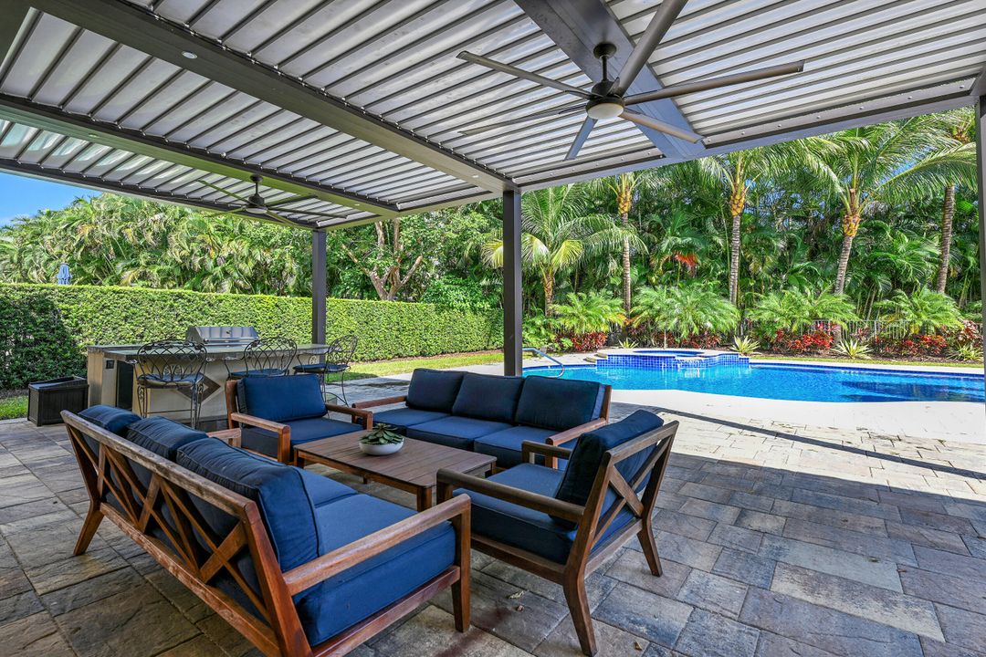 出租: $14,500 (5 贝兹, 4 浴室, 4248 平方英尺)