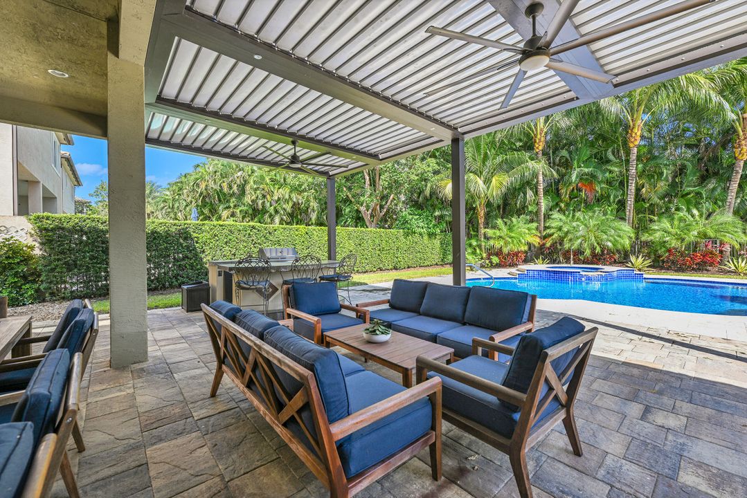 出租: $14,500 (5 贝兹, 4 浴室, 4248 平方英尺)