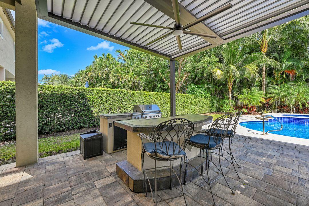 出租: $14,500 (5 贝兹, 4 浴室, 4248 平方英尺)