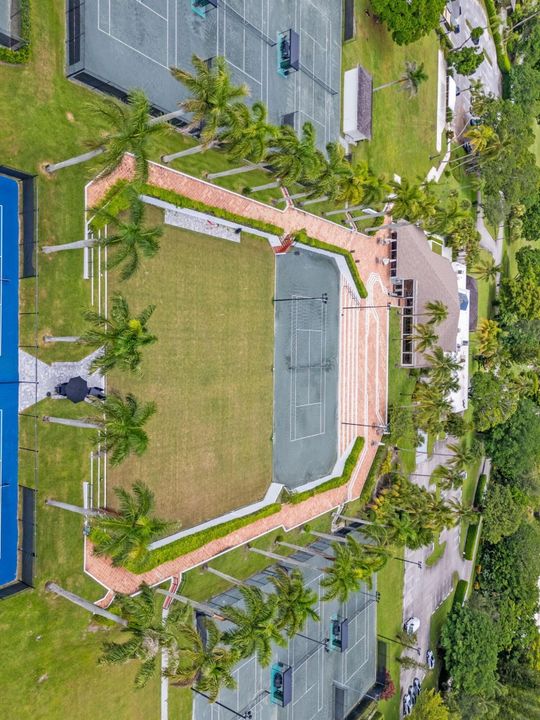 For Sale: $5,250,000 (5 beds, 7 baths, 5601 Square Feet)