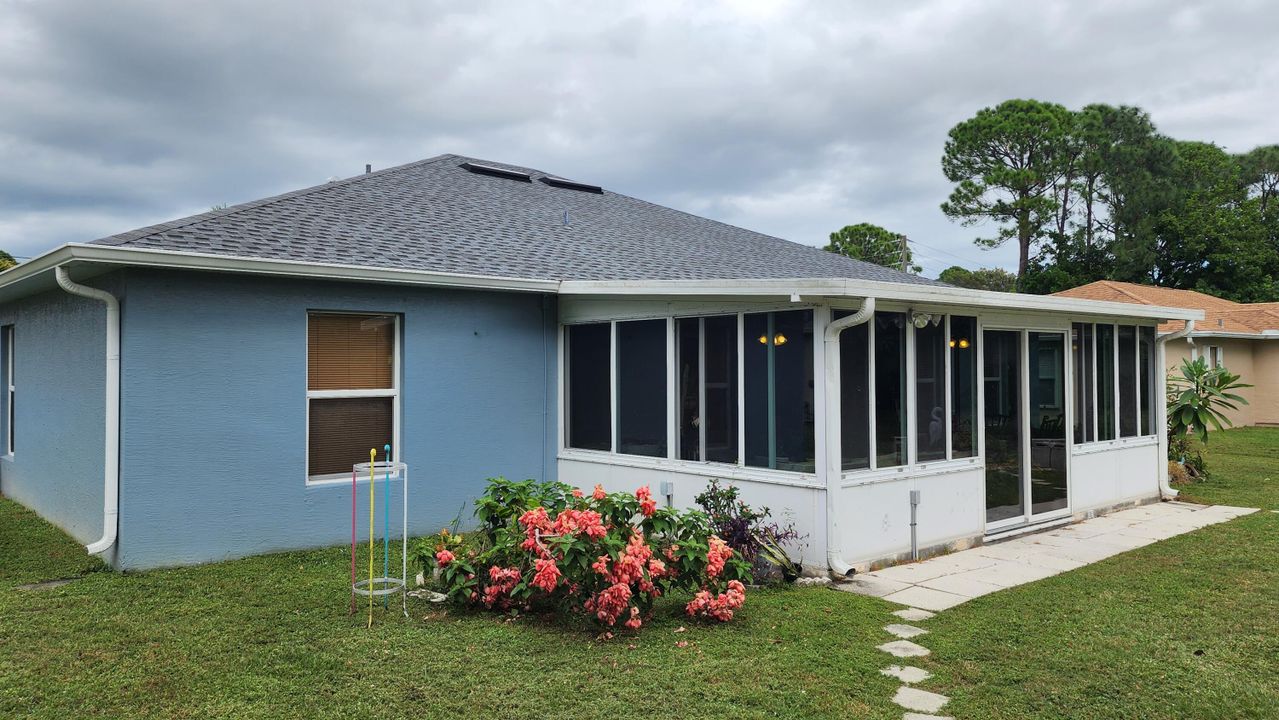 Active With Contract: $2,375 (3 beds, 2 baths, 1708 Square Feet)