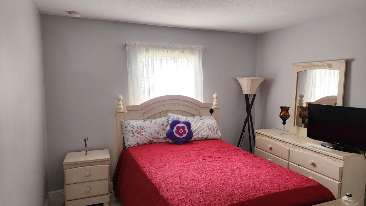 Active With Contract: $2,375 (3 beds, 2 baths, 1708 Square Feet)