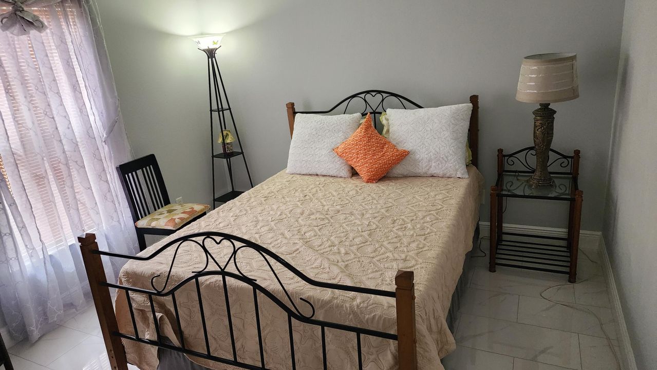 Active With Contract: $2,375 (3 beds, 2 baths, 1708 Square Feet)