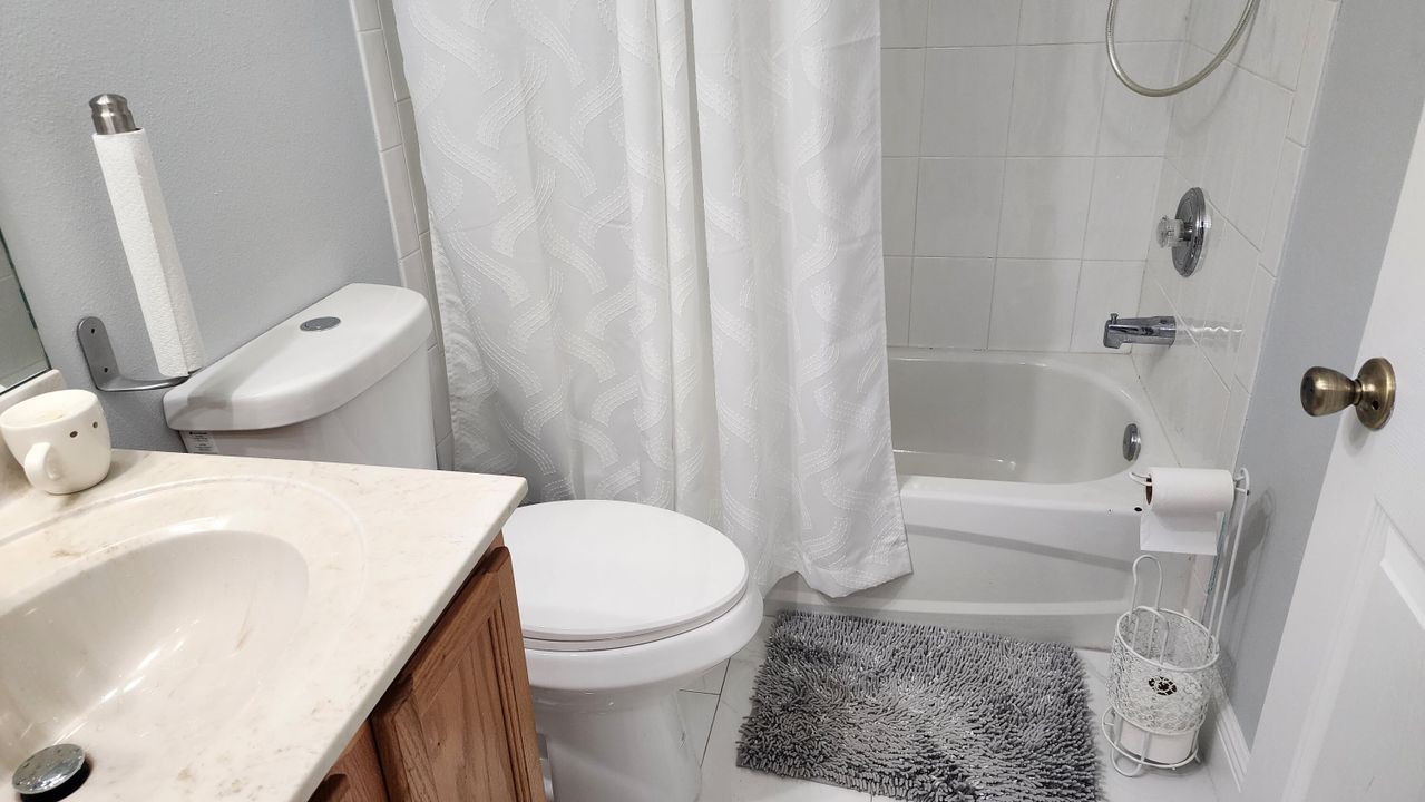 Active With Contract: $2,375 (3 beds, 2 baths, 1708 Square Feet)