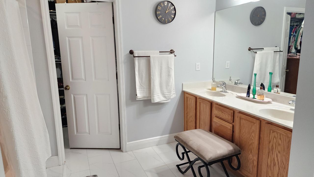 Active With Contract: $2,375 (3 beds, 2 baths, 1708 Square Feet)