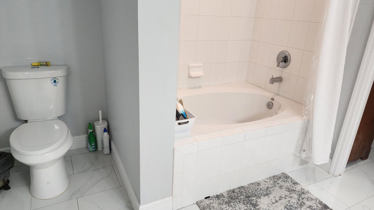 Active With Contract: $2,375 (3 beds, 2 baths, 1708 Square Feet)