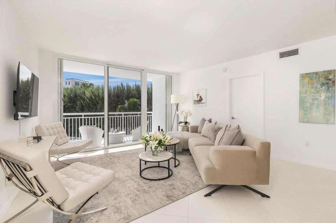 For Sale: $1,200,000 (2 beds, 2 baths, 1294 Square Feet)