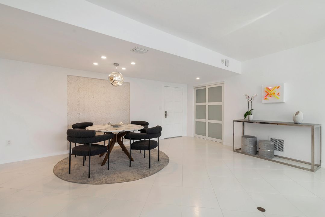 For Sale: $1,200,000 (2 beds, 2 baths, 1294 Square Feet)