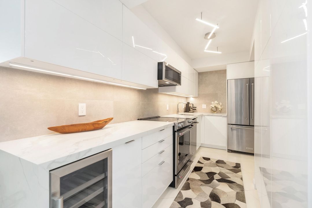 For Sale: $1,200,000 (2 beds, 2 baths, 1294 Square Feet)