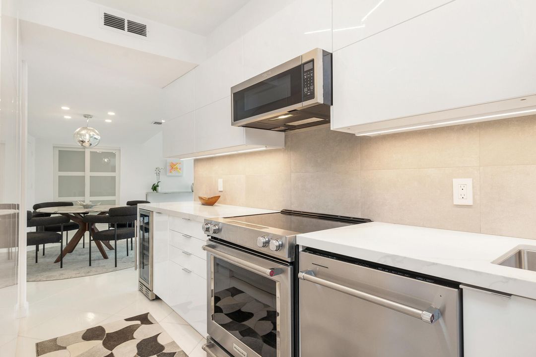 For Sale: $1,200,000 (2 beds, 2 baths, 1294 Square Feet)