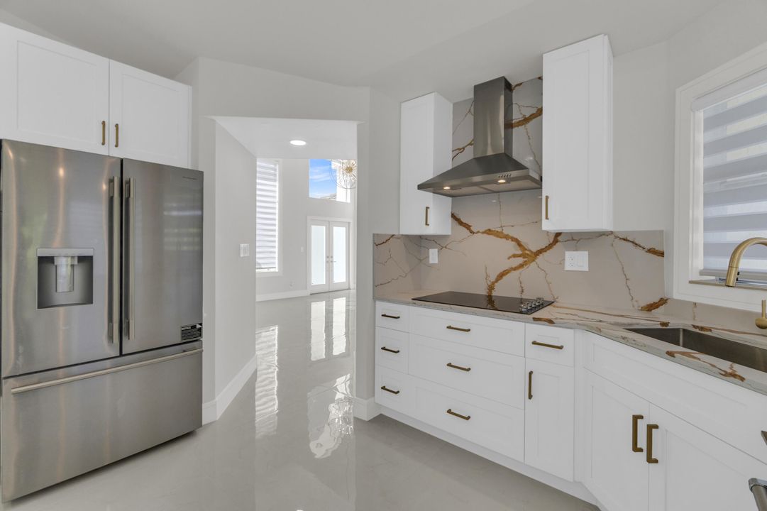 合同活跃: $945,000 (4 贝兹, 3 浴室, 2272 平方英尺)