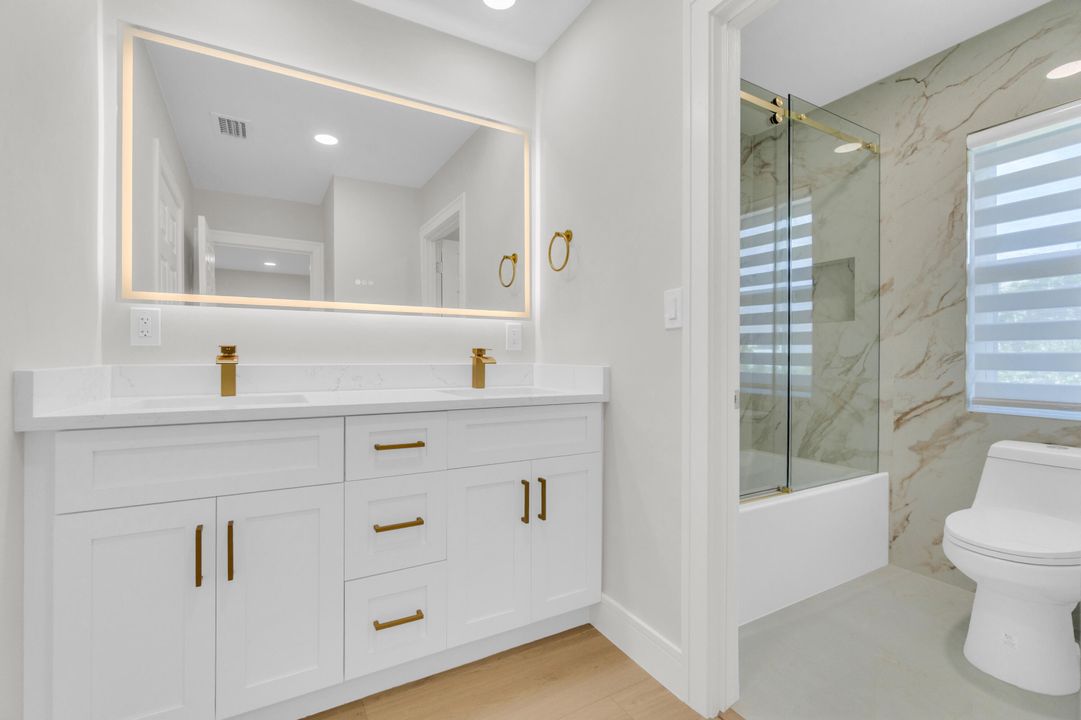 合同活跃: $945,000 (4 贝兹, 3 浴室, 2272 平方英尺)