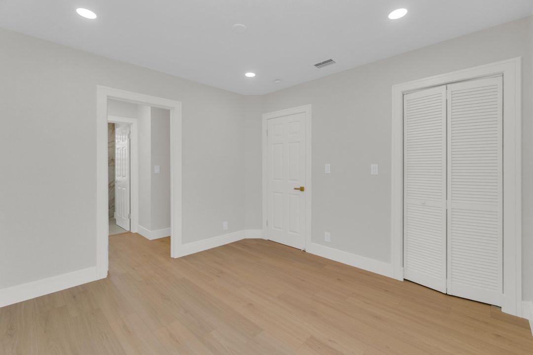 合同活跃: $945,000 (4 贝兹, 3 浴室, 2272 平方英尺)