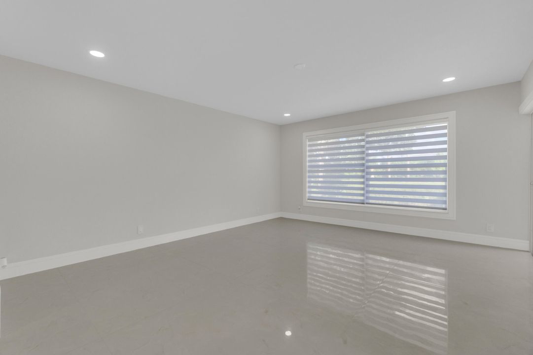 合同活跃: $945,000 (4 贝兹, 3 浴室, 2272 平方英尺)