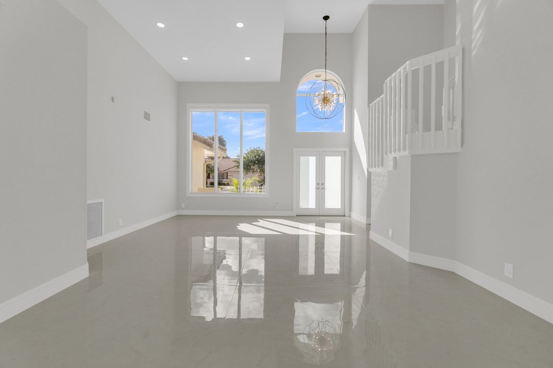 合同活跃: $945,000 (4 贝兹, 3 浴室, 2272 平方英尺)