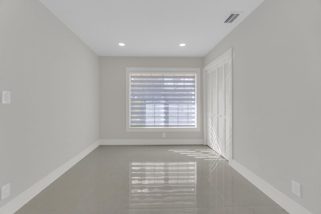 合同活跃: $945,000 (4 贝兹, 3 浴室, 2272 平方英尺)