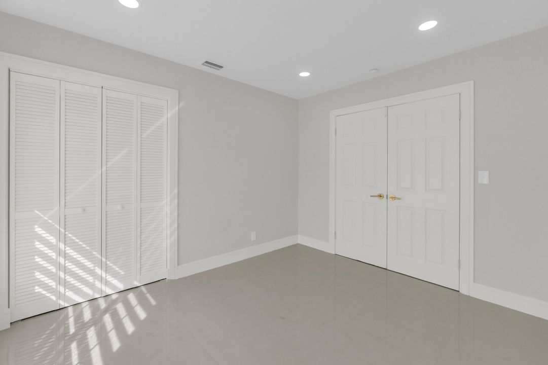 合同活跃: $945,000 (4 贝兹, 3 浴室, 2272 平方英尺)