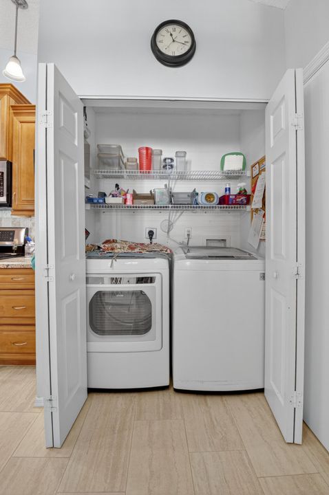 合同活跃: $385,000 (3 贝兹, 2 浴室, 1570 平方英尺)