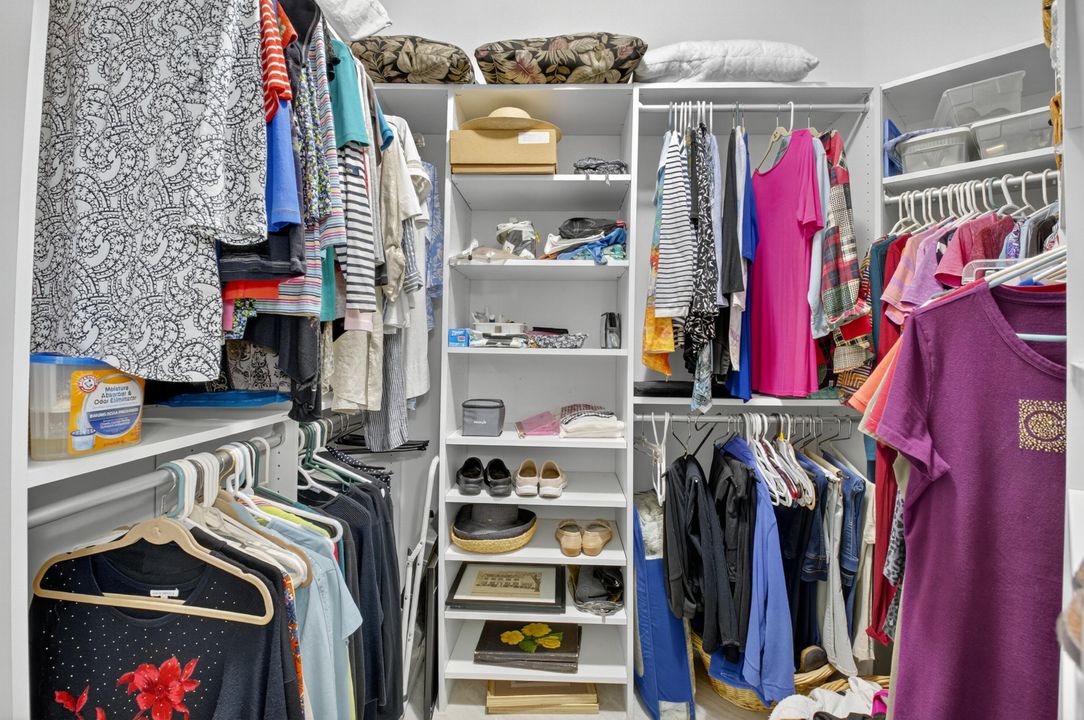 合同活跃: $385,000 (3 贝兹, 2 浴室, 1570 平方英尺)