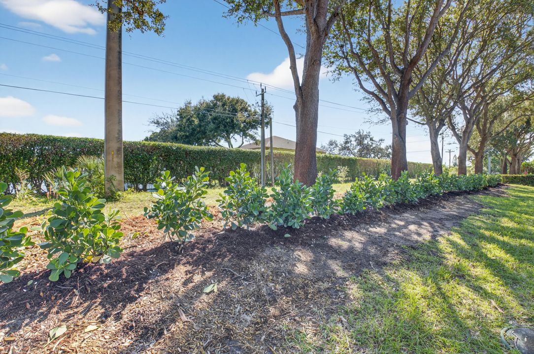 合同活跃: $385,000 (3 贝兹, 2 浴室, 1570 平方英尺)