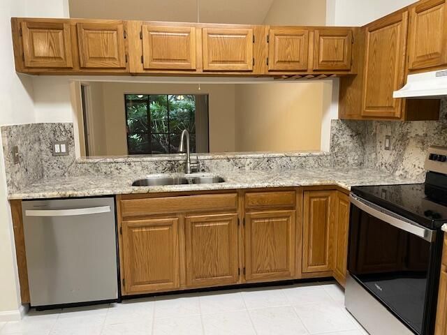 For Rent: $3,000 (3 beds, 2 baths, 1389 Square Feet)