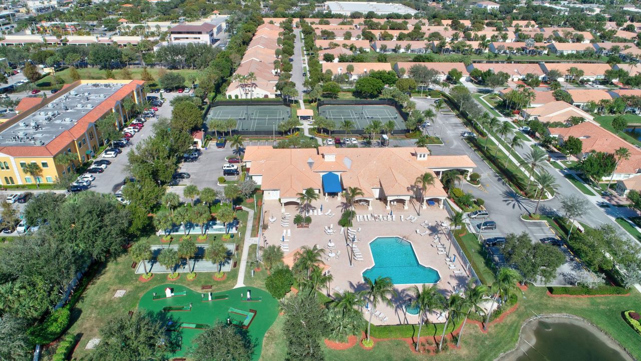 合同活跃: $385,000 (3 贝兹, 2 浴室, 1570 平方英尺)