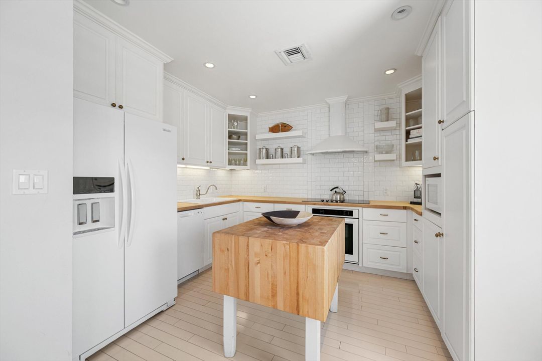 待售: $2,385,000 (2 贝兹, 2 浴室, 1274 平方英尺)