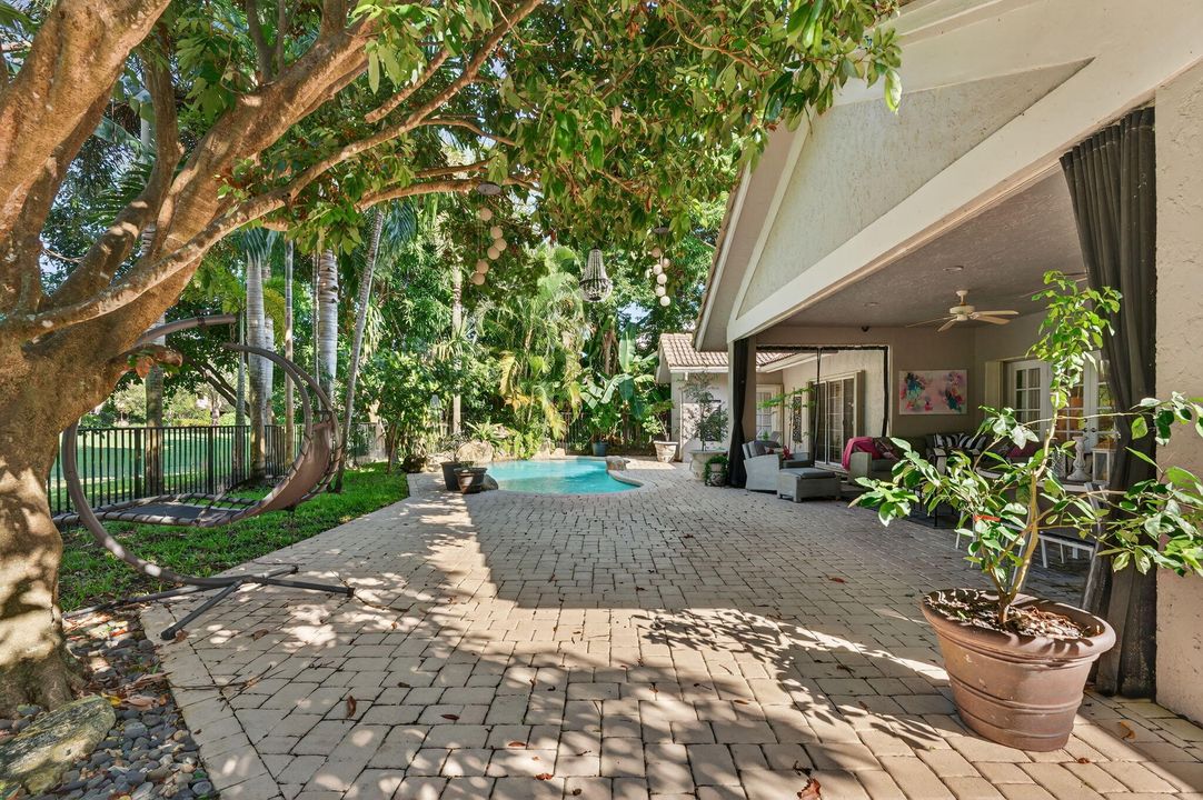 Active With Contract: $2,150,000 (4 beds, 4 baths, 3554 Square Feet)