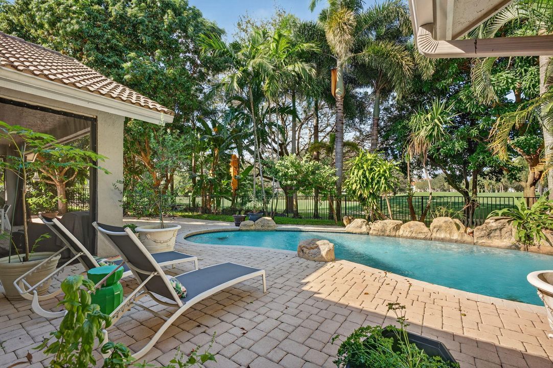 Active With Contract: $2,150,000 (4 beds, 4 baths, 3554 Square Feet)