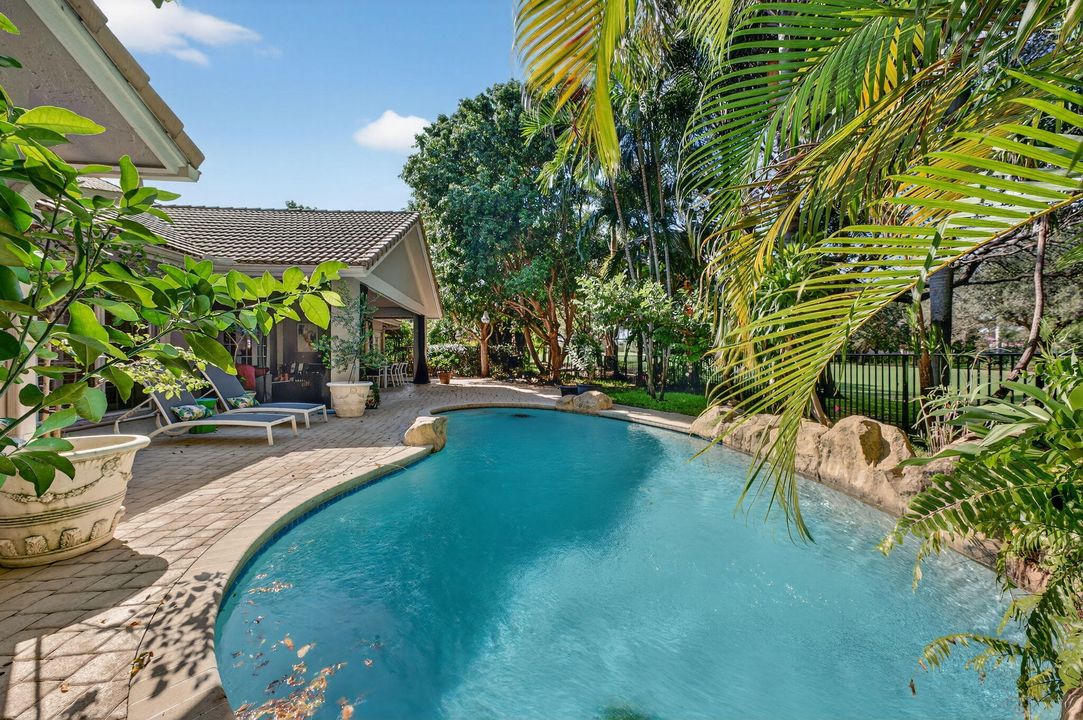 Active With Contract: $2,150,000 (4 beds, 4 baths, 3554 Square Feet)