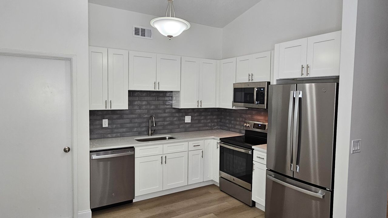 For Sale: $500,000 (3 beds, 2 baths, 1132 Square Feet)