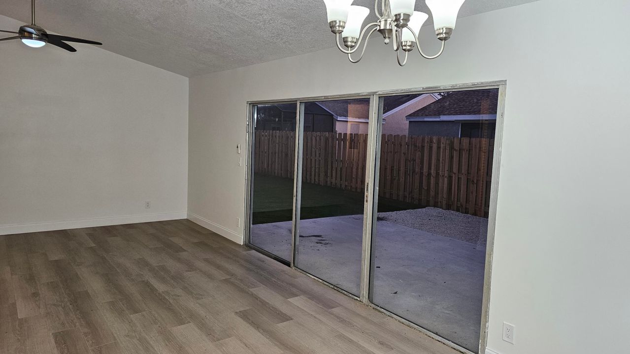 For Sale: $500,000 (3 beds, 2 baths, 1132 Square Feet)