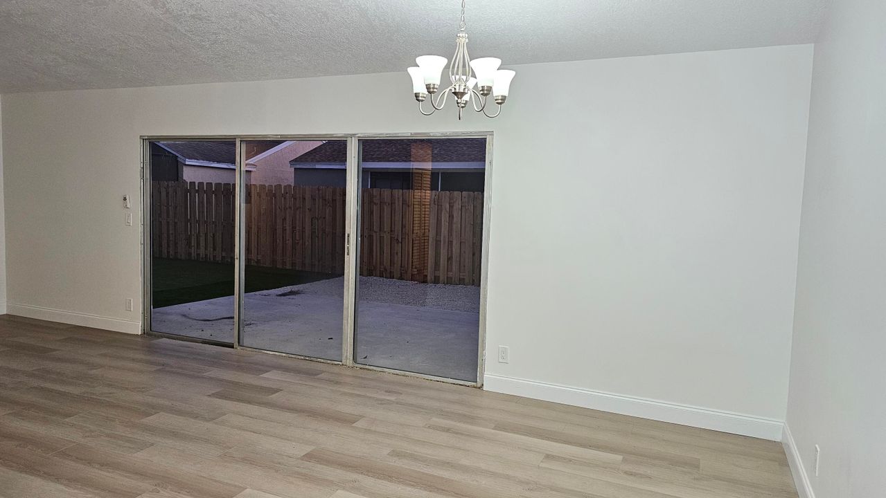 For Sale: $500,000 (3 beds, 2 baths, 1132 Square Feet)