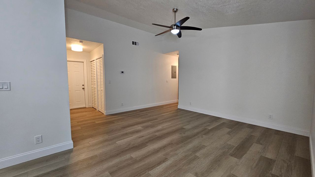 For Sale: $500,000 (3 beds, 2 baths, 1132 Square Feet)