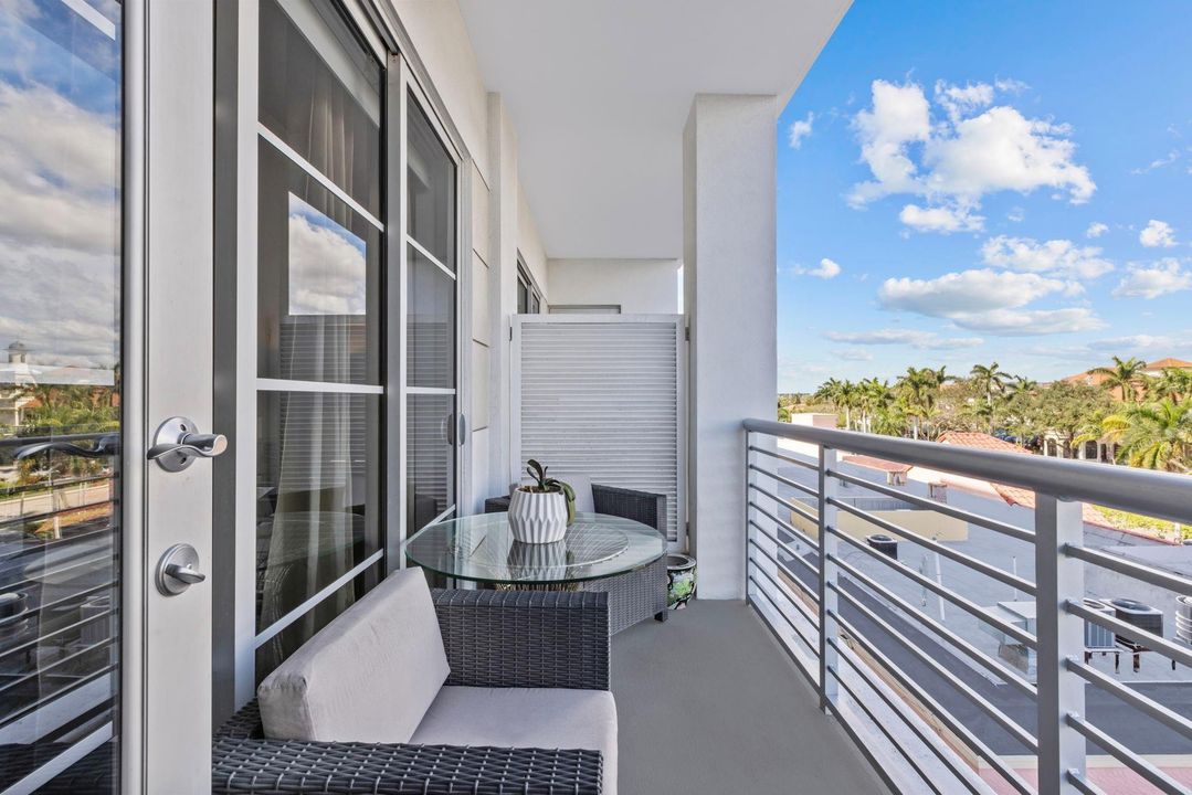 待售: $1,060,000 (2 贝兹, 2 浴室, 1151 平方英尺)