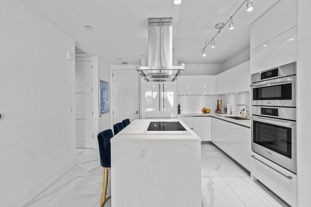 待售: $1,060,000 (2 贝兹, 2 浴室, 1151 平方英尺)