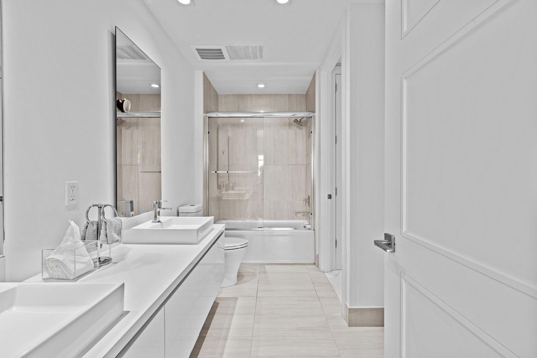 待售: $1,060,000 (2 贝兹, 2 浴室, 1151 平方英尺)