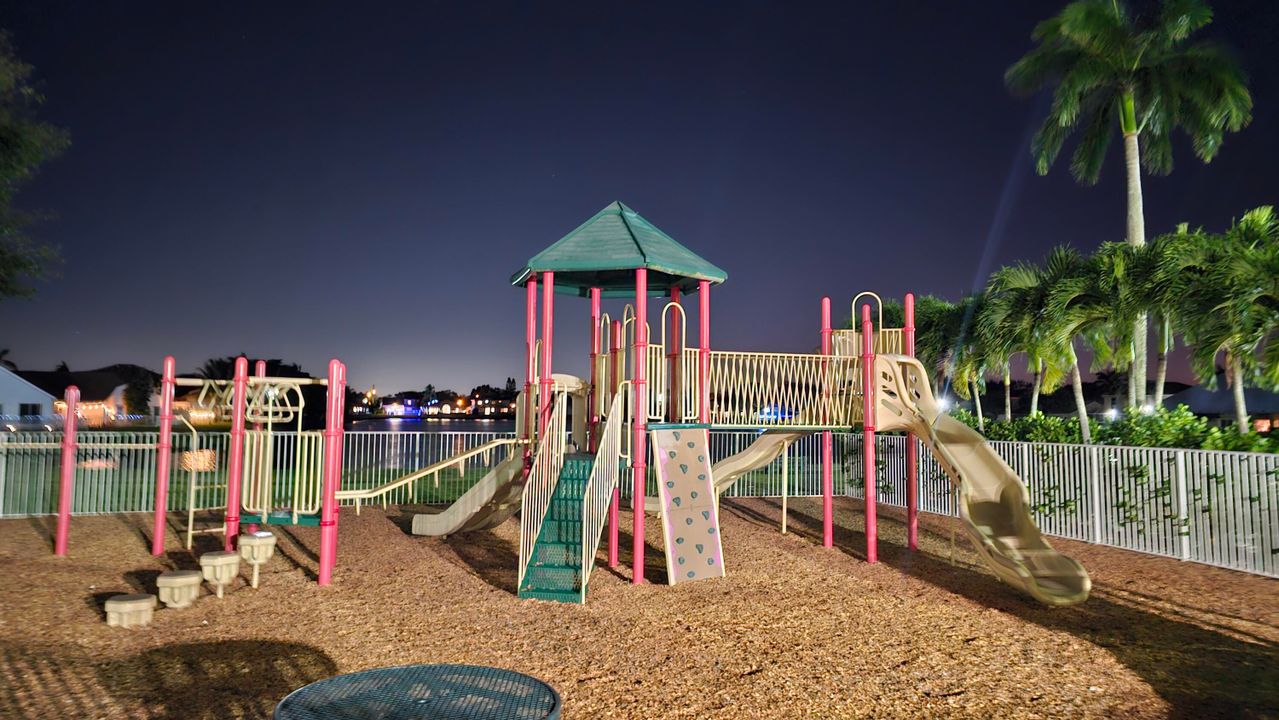 For Sale: $500,000 (3 beds, 2 baths, 1132 Square Feet)